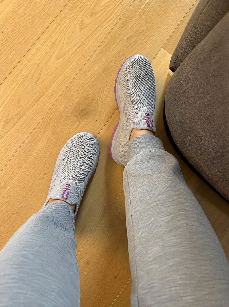 Zapatillas SOLENA grises en uso