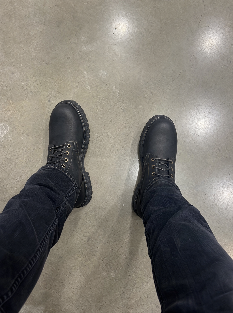 Botas TORVAN negras en uso